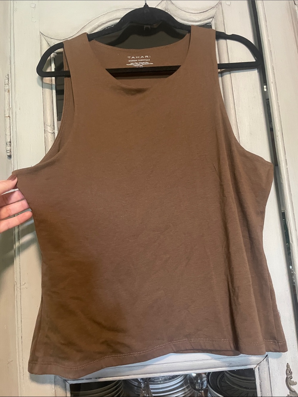 New Never Worn-Tahari Chocolate Brown Sleeveless Crewneck Tank
